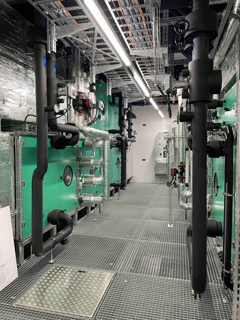 Lüftung: 14 Lüftungszentralen, 65 Monoblöcke, 4000 Luftauslässe, 1100 Brandschutzklappen, Luftumsatz insgesamt bis 540‘000 m3/h. (Foto: Peter Warthmann)